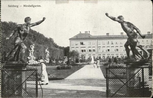 Salzburg Oesterreich Mirabellgarten Schloss Skulptur