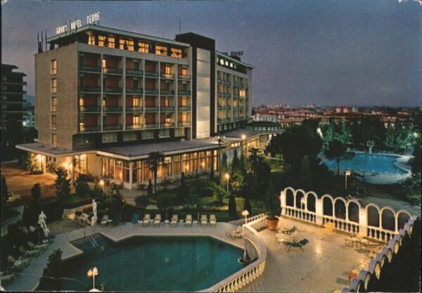Montenegro Grand Hotel Terme Schwimmbad bei Nacht
