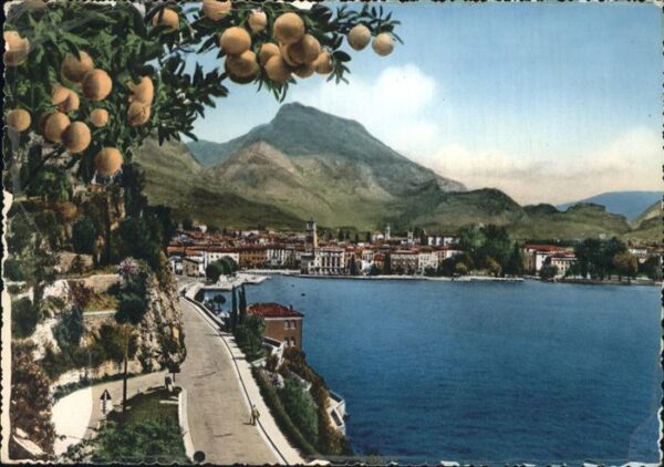 Riva del Garda Uferstrasse am Gardasee
