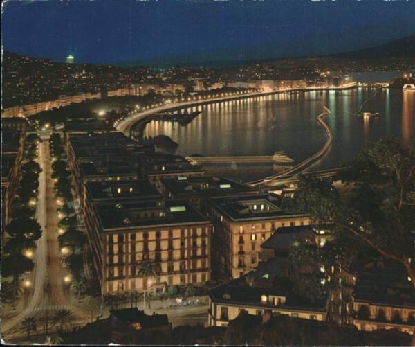 Napoli Neapel Visione notturna dell ampio lungomare