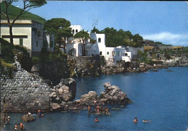 Ischia Una suggestiva e quieta spiaggetta Stra