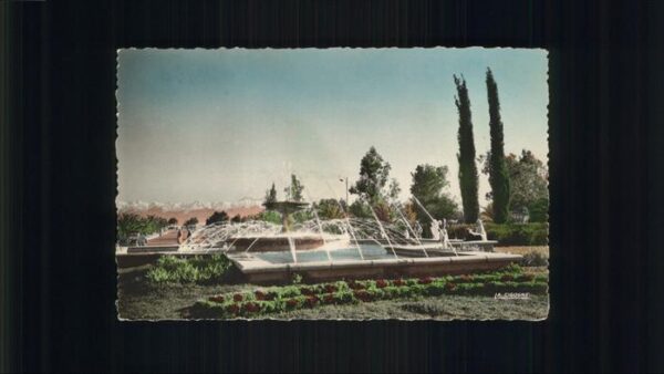 Marrakech Marrakesch Jet d_eau du Casino et l'Atlas