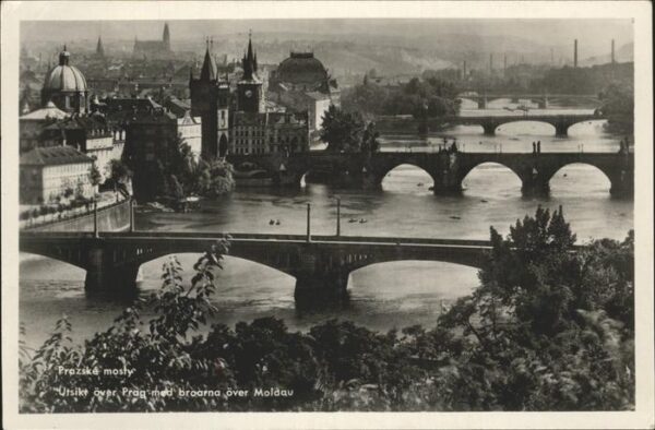 Prag Prahy Prague Utsikt over Prag med broarna över Molda