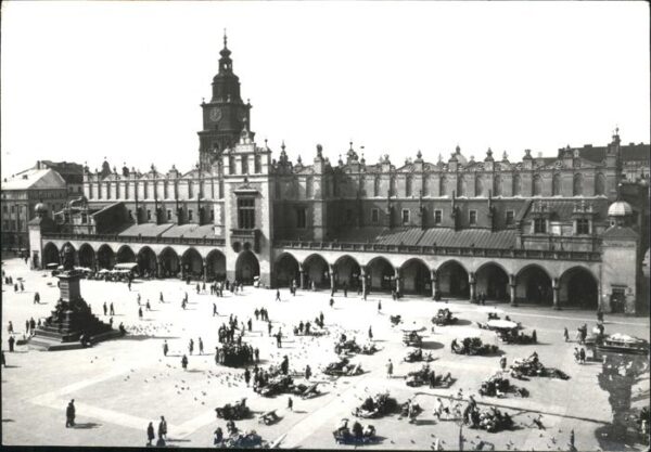 Krakow Krakau Rynek Glowny Elewacja wschodnia Sukienn
