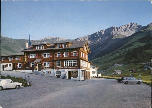 Malbun Alpenhotel mit Sareiserjoch und Augsten