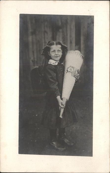 Schule School Ecole Escuela Scuola-- Einschulungstüte Einschulung Kind