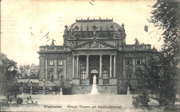 Theatergebaeude Wiesbaden Schillerdenkmal