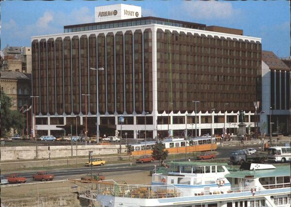 Budapest Atrium Hyatt Szallo Hotel Schiff Strass
