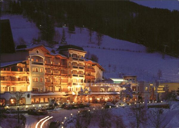 St Johann Tirol Wellness Sporthotel Alpina bei Nacht mi