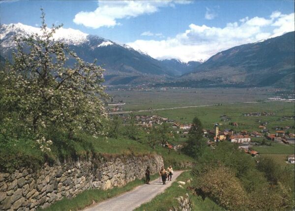 Lana Meran Panorama mit Alpenblick Wanderer