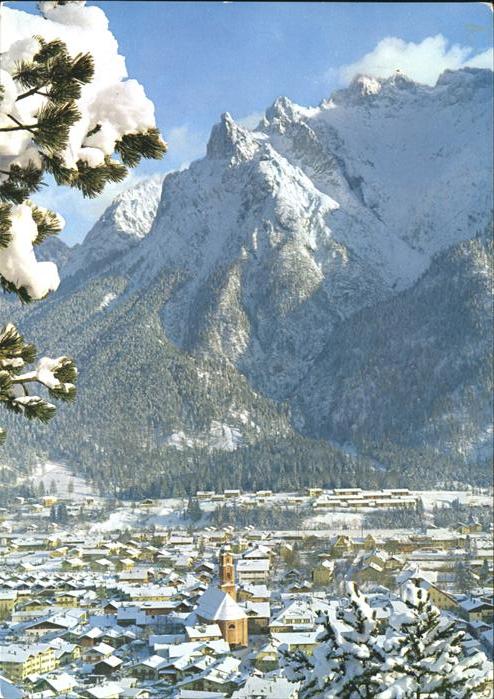 Mittenwald Bayern Panorama mit Karwendel im Schnee