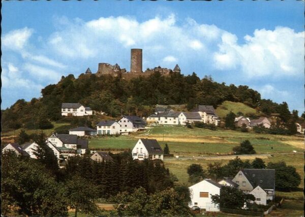 Nuerburg Panorama mit Burg