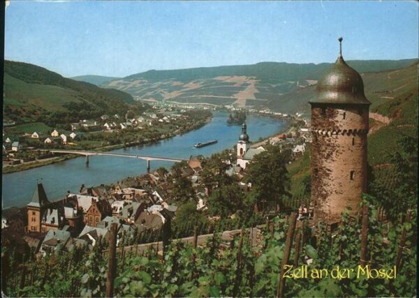 Zell Mosel Panorama mit rundem Turm Mosel Brücke