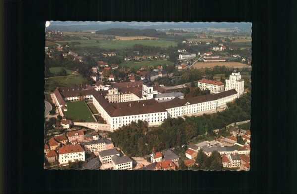 Kremsmuenster Benediktinerstift Fliegeraufnahme