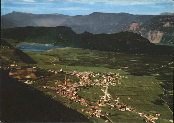 Bozen Suedtirol Tramin Fliegeraufnahme Lago di Caldaro