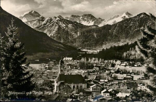 Mittenwald Karwendel Tirol Ortsansicht mit Kirche Tiroler Berge