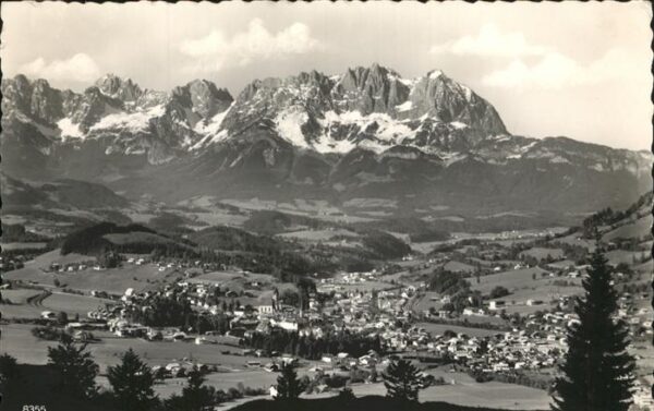 Kitzbuehel Tirol mit Kaisergebirge