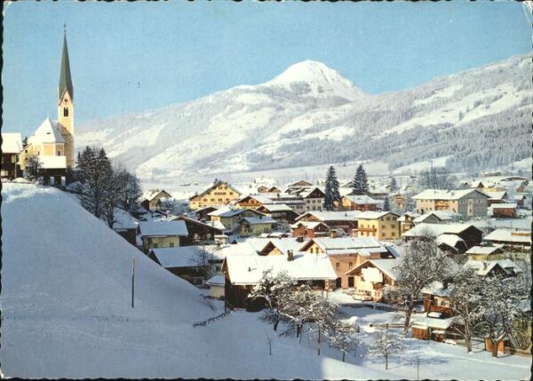 Kirchberg Tirol Ortsansicht mit Kirche Wintersportplatz