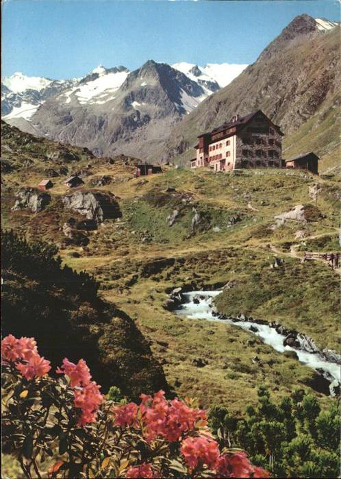 Stubaital Franz Senn Hütte mit Alpeinerkamm