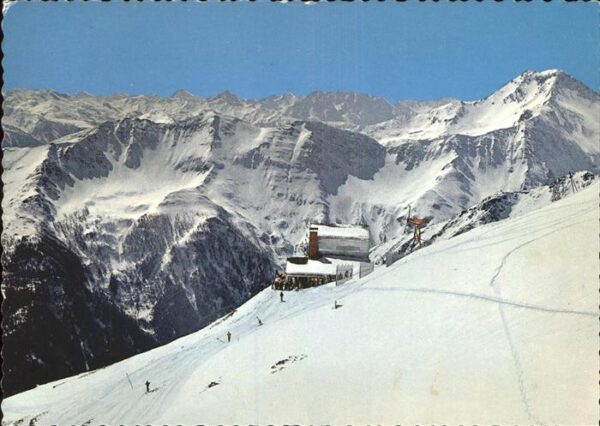 Mallnitz Kaernten Bergstation mit Alpenpanorama