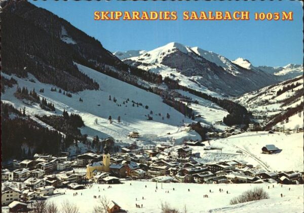 Saalbach-Hinterglemm Ortsblick mit Alpenpanorama