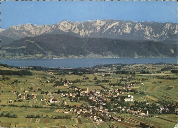 St Georgen Attergau mit Attersee und Höllengebirge