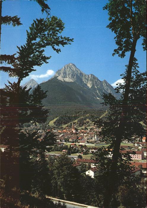 Mittenwald Karwendel Tirol mit Wettersteinspitze