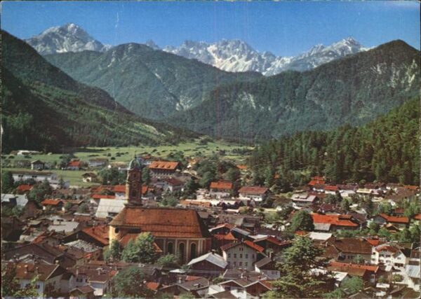 Mittenwald Karwendel Tirol mit Tiroler Bergen