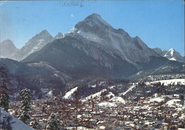 Mittenwald Karwendel Tirol mit Wetterstein und Alpspitze