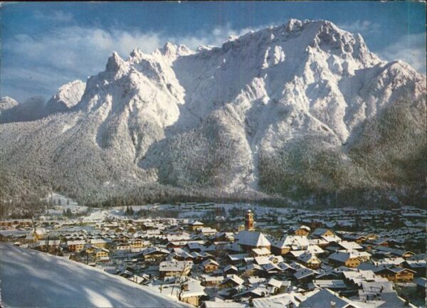Mittenwald Karwendel Tirol Ortsblick mit Alpenpanorama