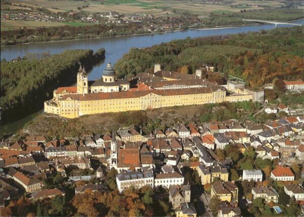 Melk Donau Fliegeraufnahme Stift Melk Süden