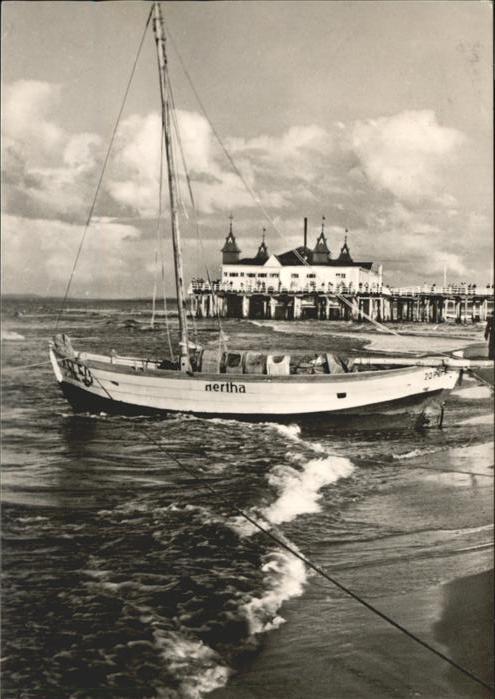 Ahlbeck Ostseebad Insel Usedom Seebrücke Fischerboot Strand