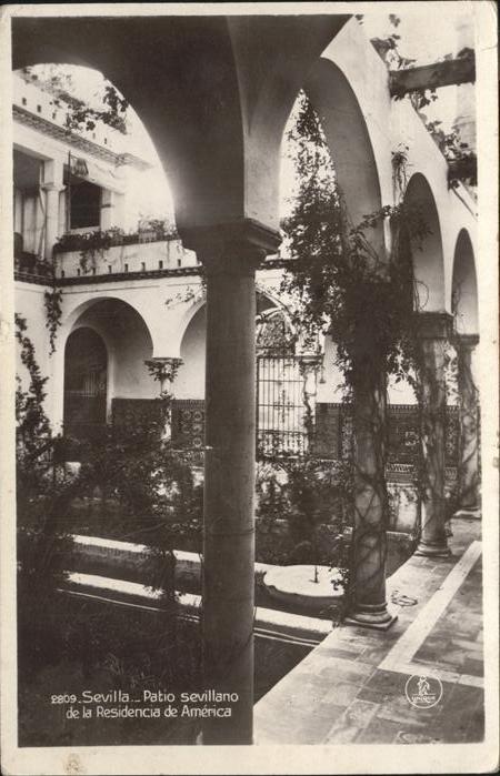 Sevilla Andalucia Patio sevillano de la Residencia de Ame