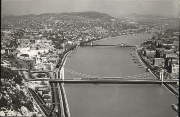 Budapest Fliegeraufnahme Donau Brücke
