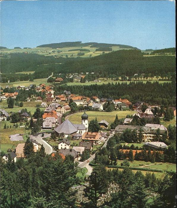 Hinterzarten Ortsansicht mit Kirche Fernblick Höhenl