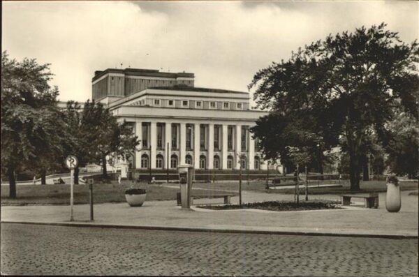Dessau-Rosslau Friedensplatz Landestheater