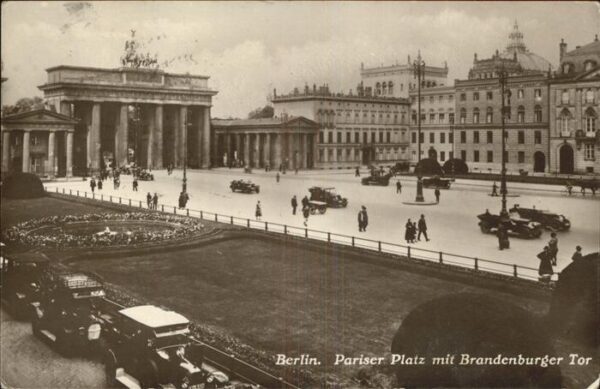 Brandenburgertor Berlin Pariser Platz Autoverkehr