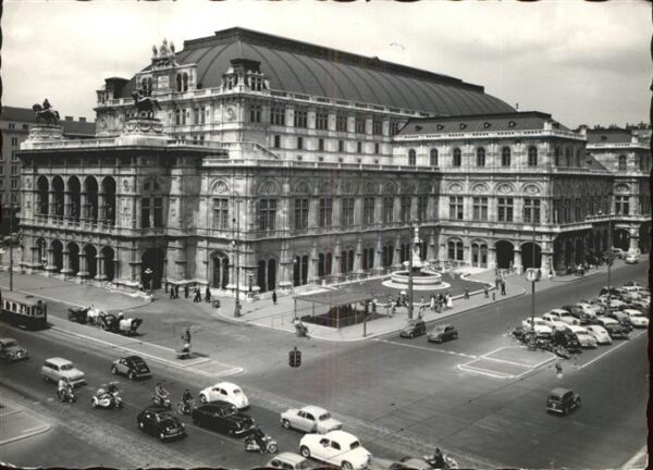 Opergebaeude Wien Staatsoper Strassenbahn Autos