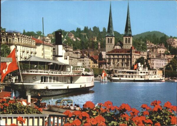 Dampfer Seitenrad Luzern Schweizerhofquai Hofkirche