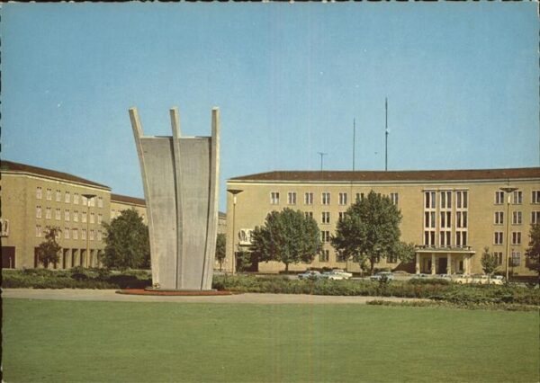 Tempelhof Berlin Luftbrückendenkmal Air lift memorial Co