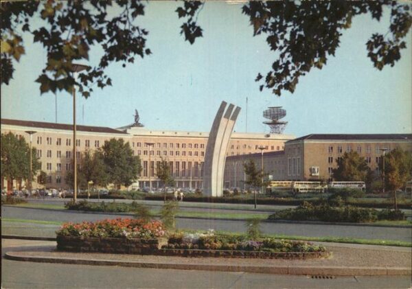 Tempelhof Berlin Luftbrückendenkmal Air lift memorial Co