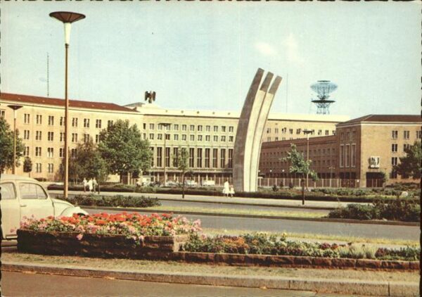 Tempelhof Berlin Luftbrückendenkmal Air lift memorial Co