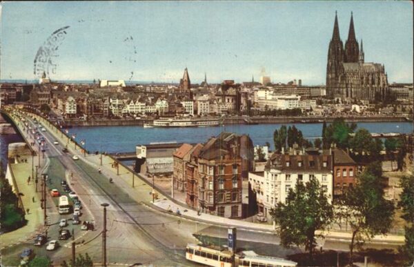 Koeln Rhein Stadtpanorama Deutzer Brücke