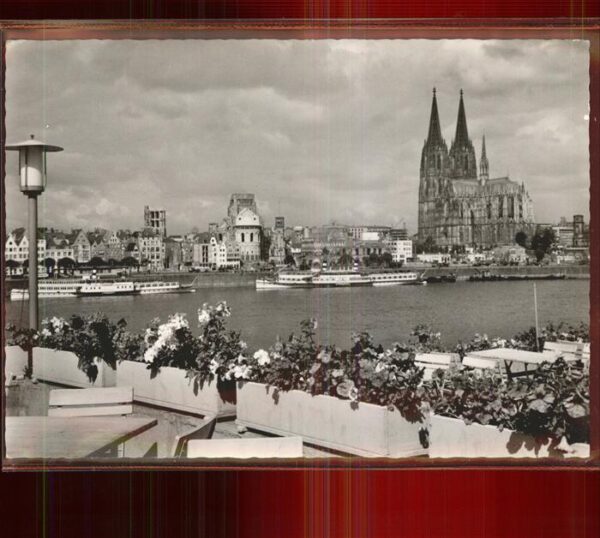Koeln Rhein Dom Rheinfront