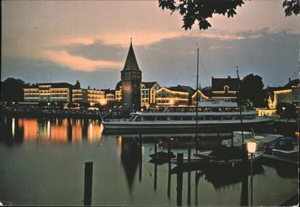 Lindau Bodensee am Hafen bei Nacht Turm Fährschiff