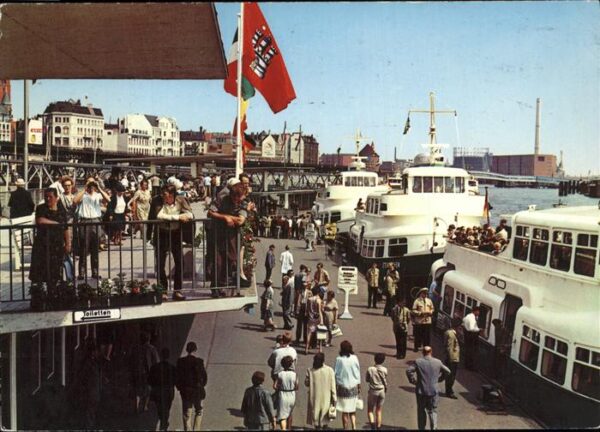 Hamburg St. Pauli Landungsbrücken Fährschiff