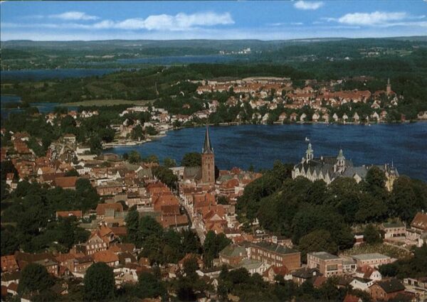 Ploen See am See Kirche Schloss Fliegeraufnahme H