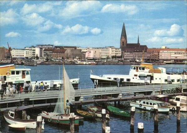 Kiel Hafenpartie Fährschiff Kirche