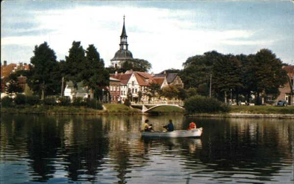 Friedrichstadt Eider Blick auf Mittelburgwall Paddelboot