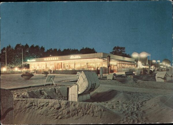 Groemitz Ostseebad Kursaal Strand Strandkorb am Abend